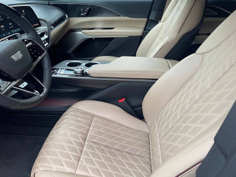 2024 Cadillac LYRIQ Luxury 3