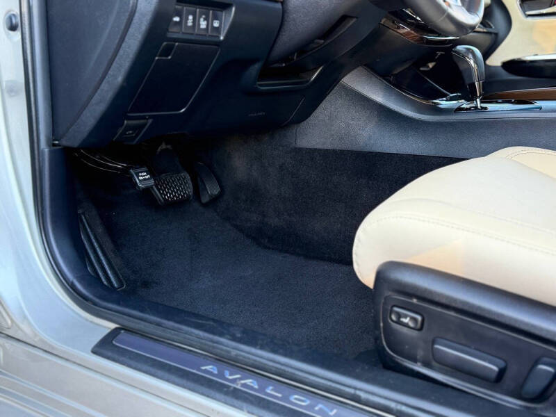 2014 Toyota Avalon Limited