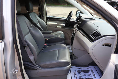 2010 Volkswagen Routan SE