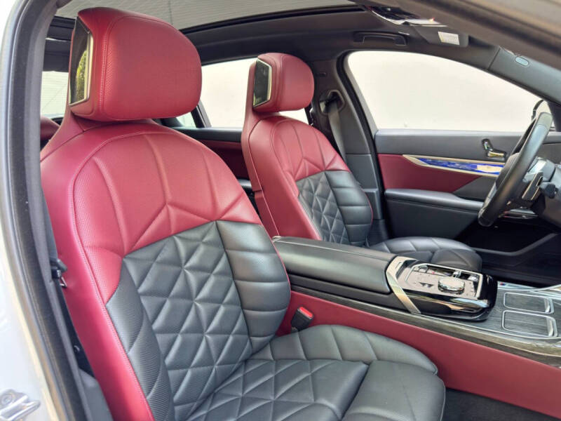 2023 BMW 7 Series 740i