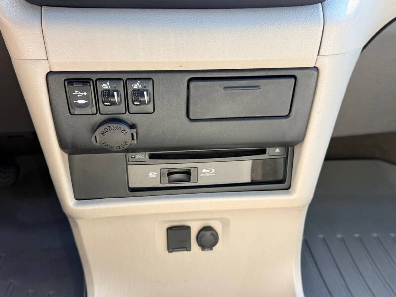 2015 Toyota Sienna XLE 7-Passenger Auto Access Seat