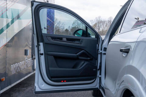 2025 Porsche Cayenne GTS Coupe