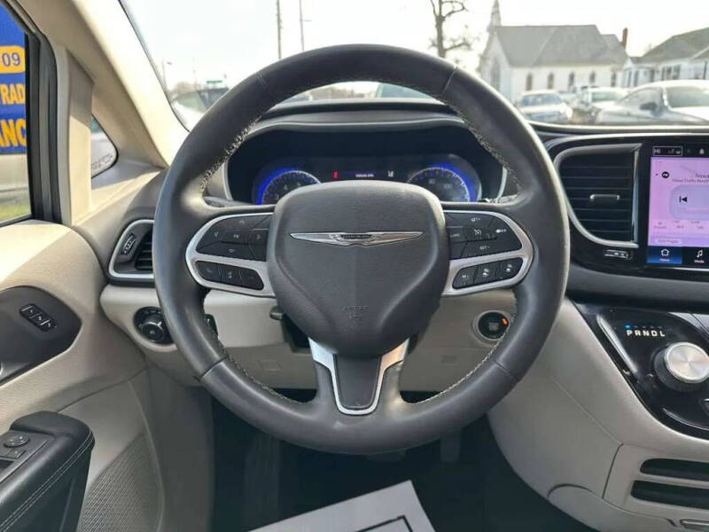 2022 Chrysler Pacifica Touring L