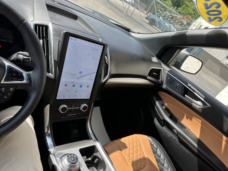 2024 Ford Edge Titanium