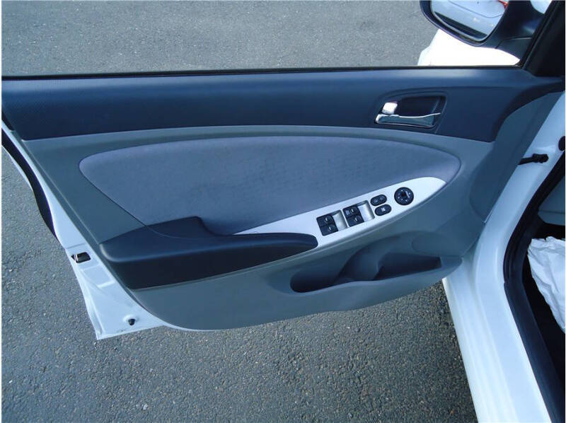 2013 Hyundai Accent SE