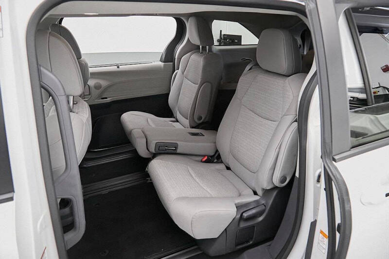 2024 Toyota Sienna LE 8-Passenger
