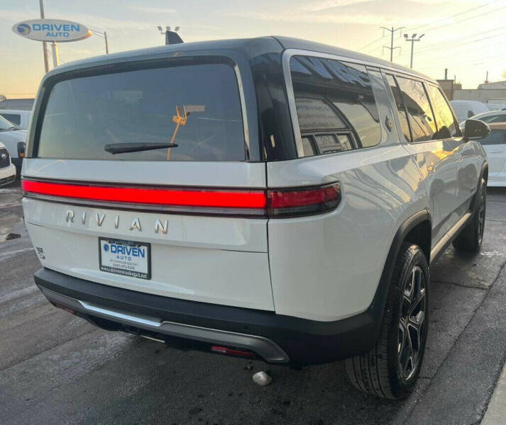 2025 Rivian R1S