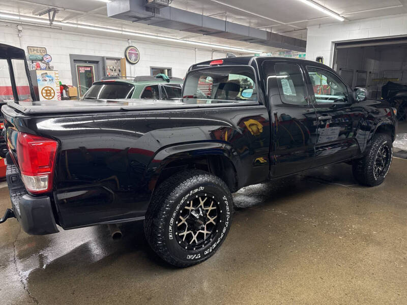 2017 Toyota Tacoma SR