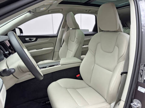 2025 Volvo XC60 B5 Plus Dark Theme