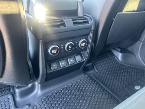 2020 Land Rover Defender 110 SE