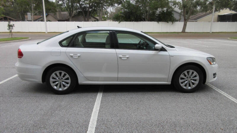 2014 Volkswagen Passat Wolfsbug Edition photo 6