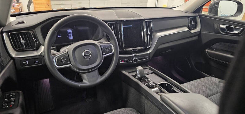 2022 Volvo XC60 B5 Momentum