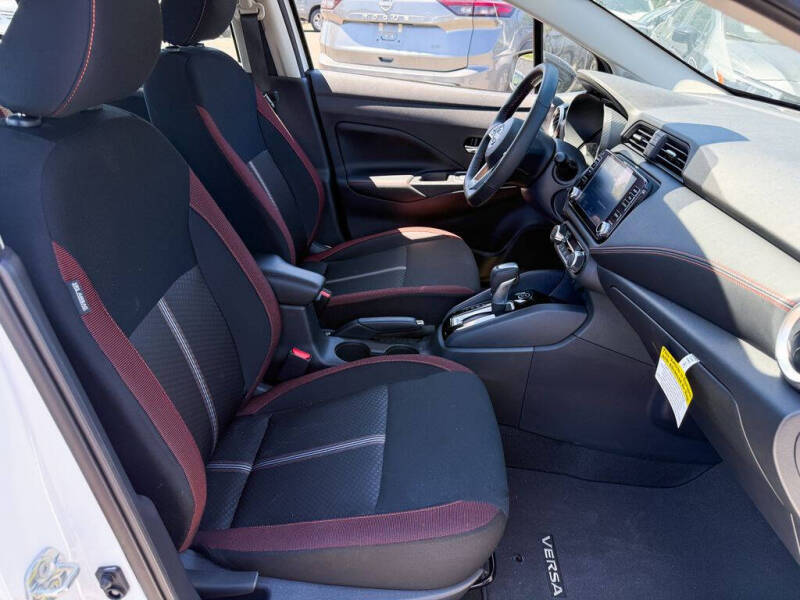 2025 Nissan Versa SR