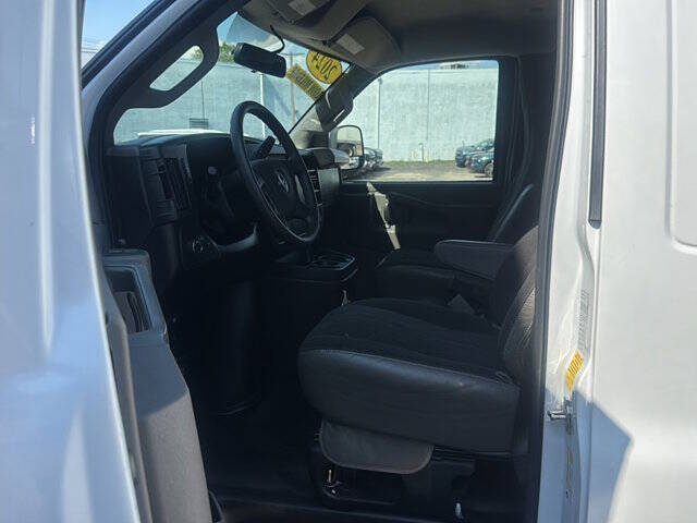 2024 GMC Savana 2500
