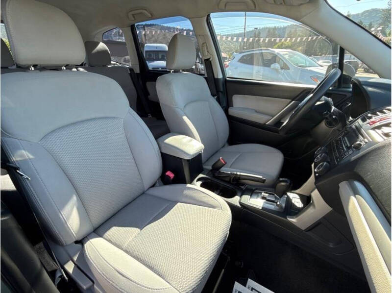 2015 Subaru Forester 2.5i