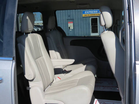 2014 Chrysler Town and Country Touring-L