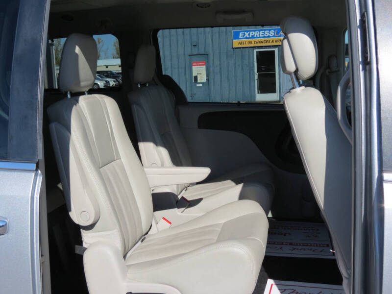 2014 Chrysler Town and Country Touring-L