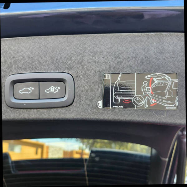 2022 Volvo XC40 T5 R-Design