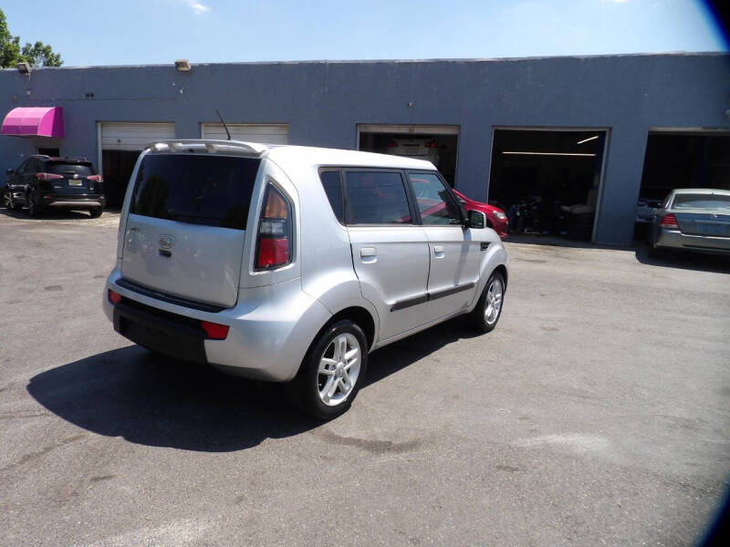 2010 Kia Soul +