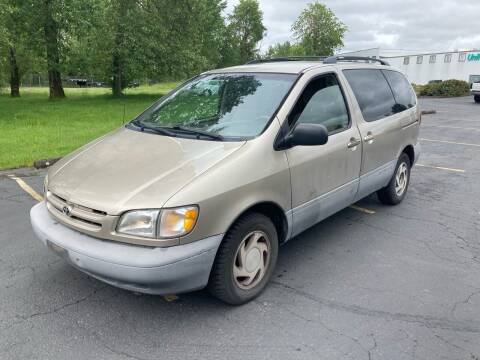2000 Toyota Sienna for sale at Blue Line Auto Group in Portland OR