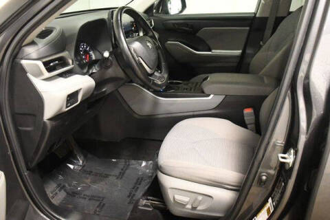 2022 Toyota Highlander LE