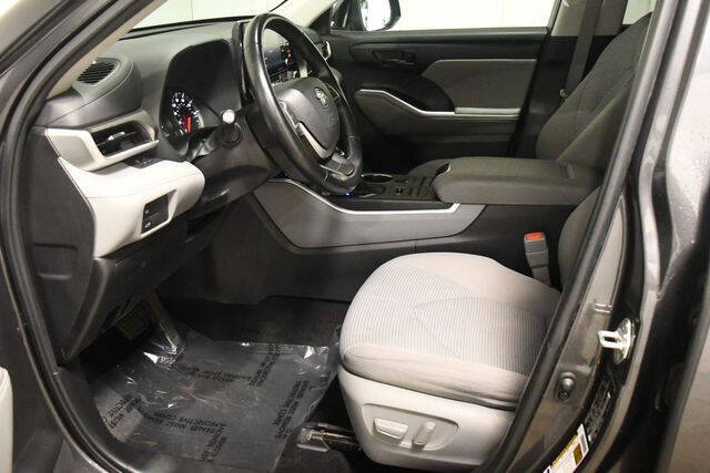 2022 Toyota Highlander LE