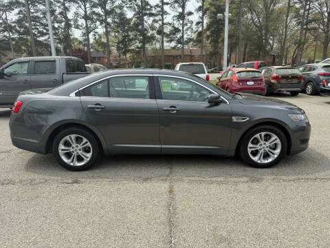 2016 Ford Taurus SE