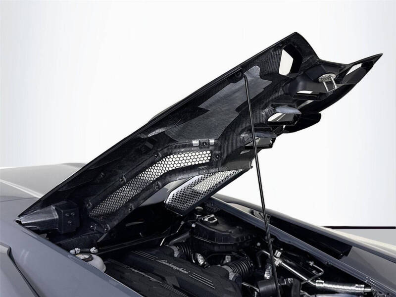 2025 Lamborghini Revuelto