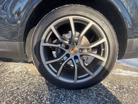 2023 Porsche Cayenne Coupe Platinum Edition