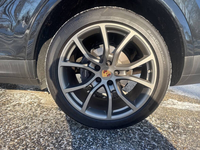 2023 Porsche Cayenne Coupe Platinum Edition