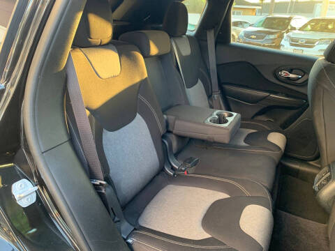 2016 Jeep Cherokee Sport