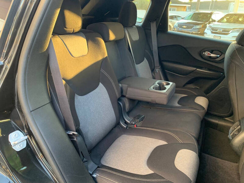 2016 Jeep Cherokee Sport