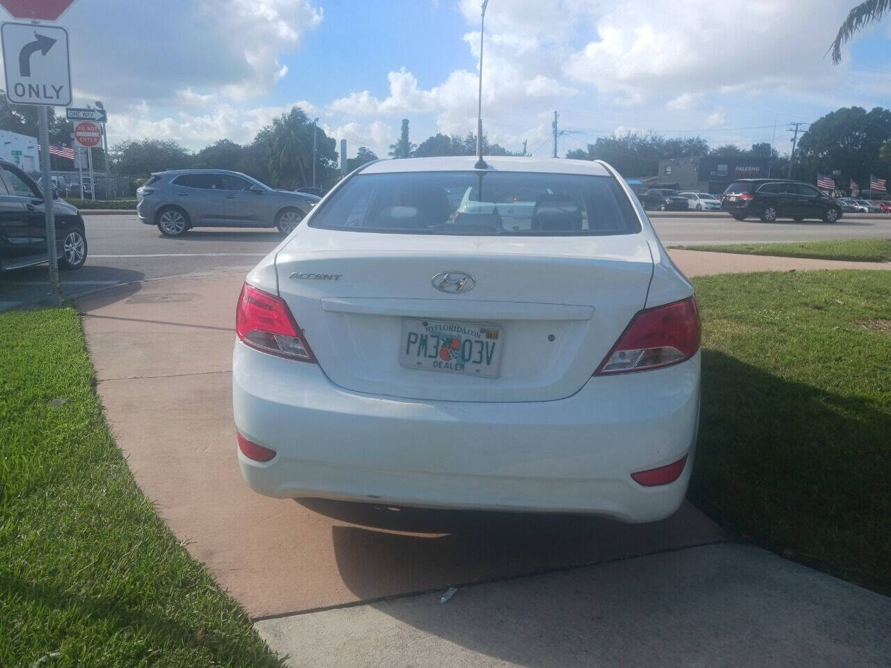 2015 HYUNDAI Accent Sedan - $5,999