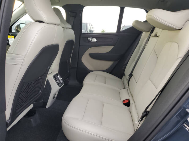 2026 Volvo XC40 B5 Ultra