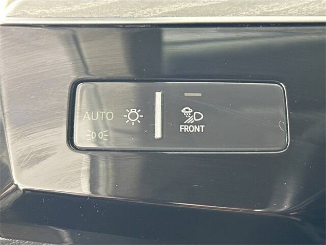 2022 Audi e-tron quattro Premium Plus