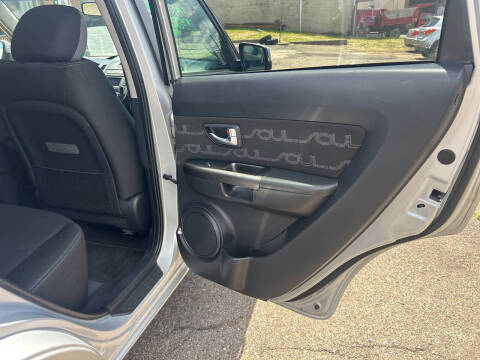 2013 Kia Soul +