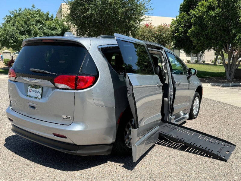 2020 Chrysler Voyager LXi