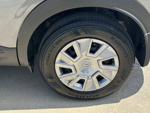 2025 Nissan Kicks S