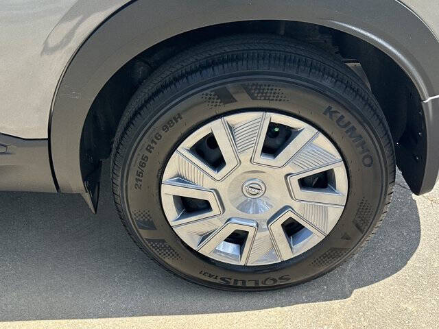 2025 Nissan Kicks S