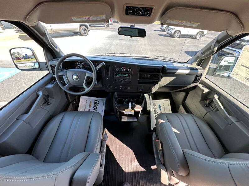 2025 Chevrolet Express LS 3500