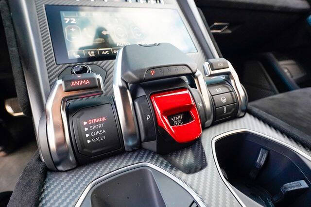 2023 Lamborghini Urus Performante