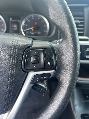 2017 Toyota Highlander LE