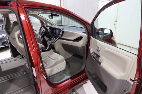 2019 Toyota Sienna XLE 8-Passenger