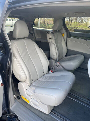 2014 Toyota Sienna XLE 8-Passenger