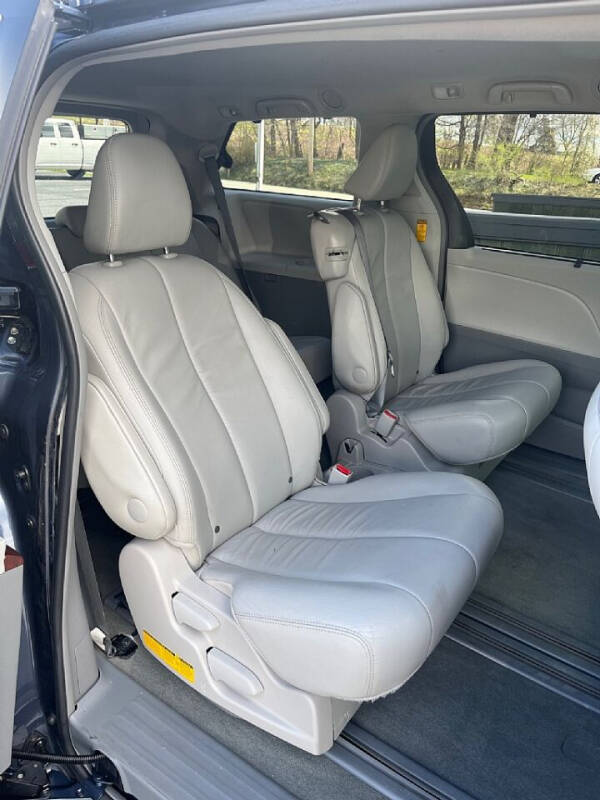 2014 Toyota Sienna XLE 8-Passenger