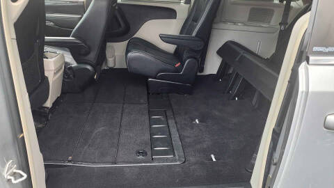 2011 Chrysler Town and Country Touring-L