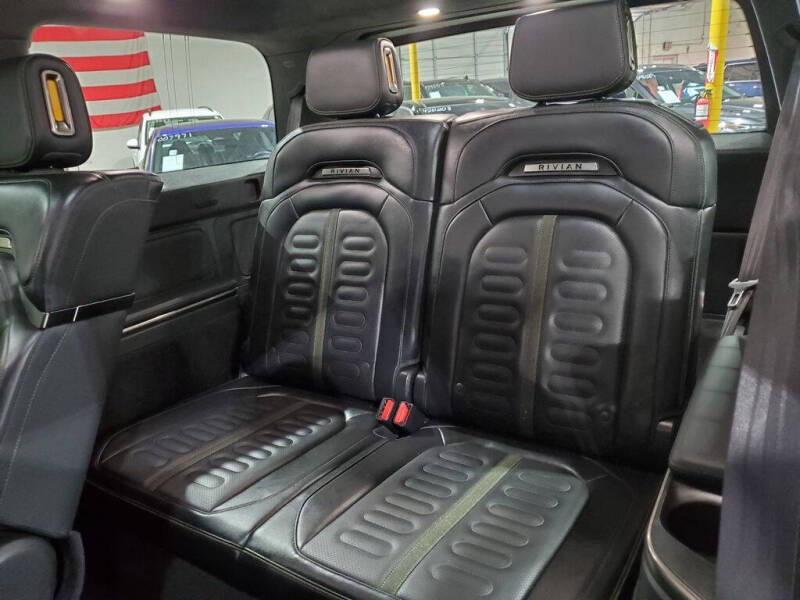 2024 Rivian R1S