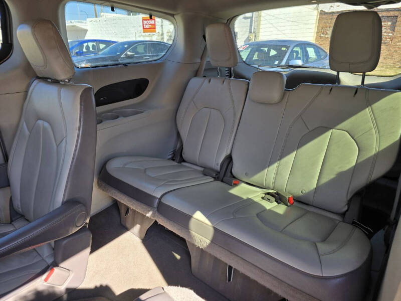2017 Chrysler Pacifica Touring-L