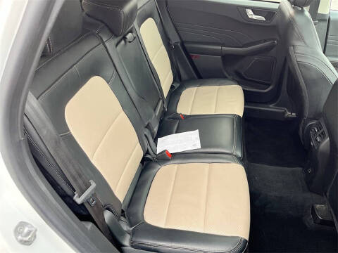 2022 Ford Escape Titanium