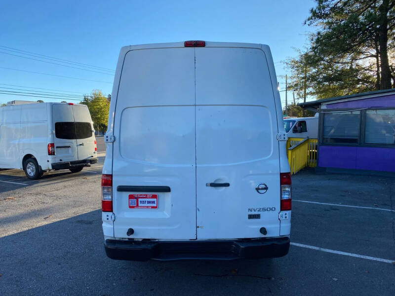 2013 Nissan NV Cargo SV photo 6